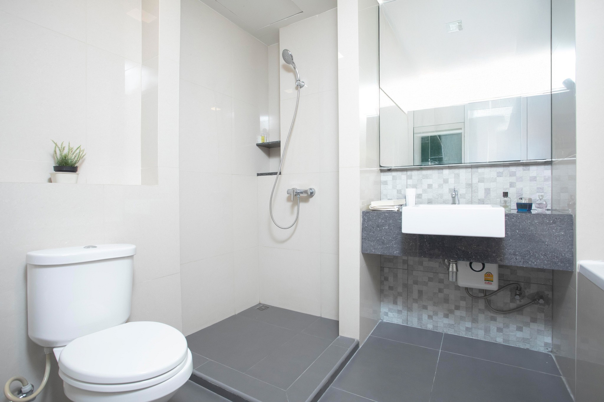 Superior with bathtub