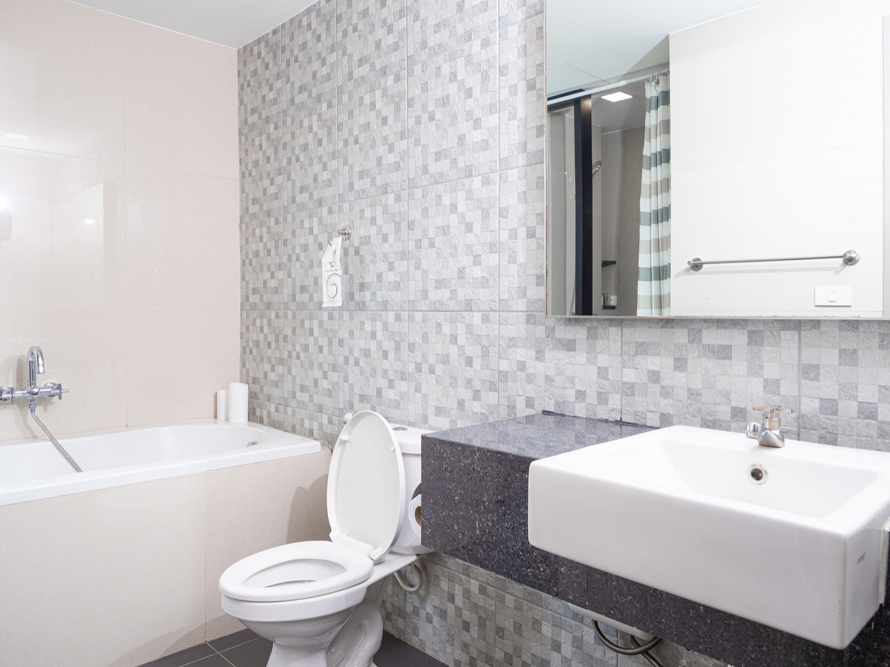 Studio with Bathtub (31 Sq.m)